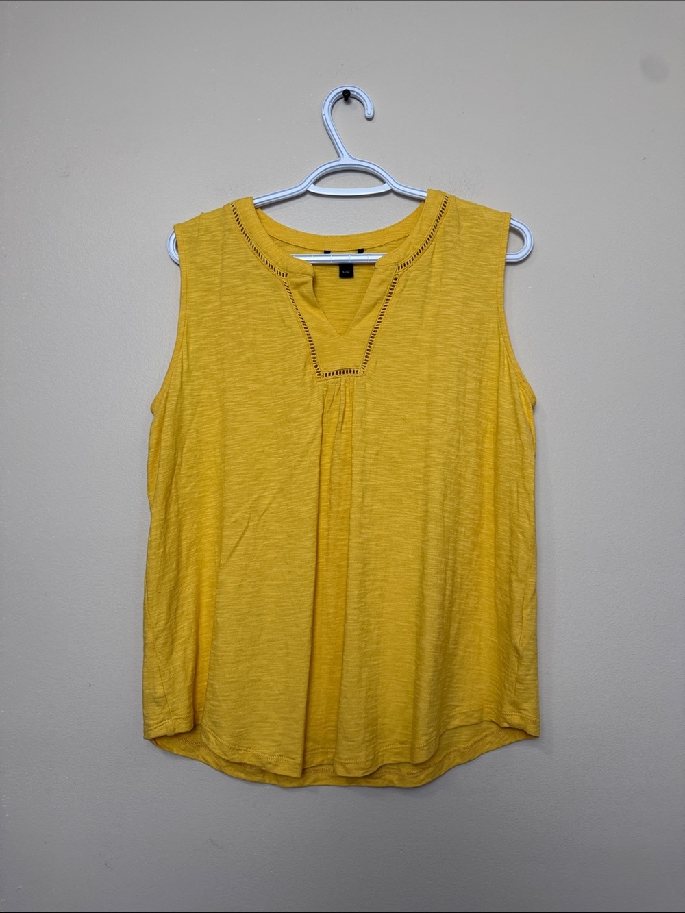 Tahari Bright Yellow Sleeveless V-Neck Tank size L